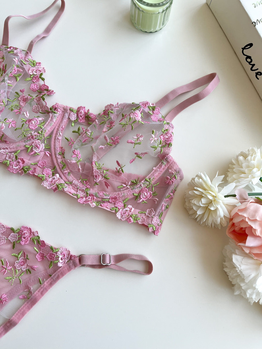 Pembe Çiçek Detaylı Lingerie Takım