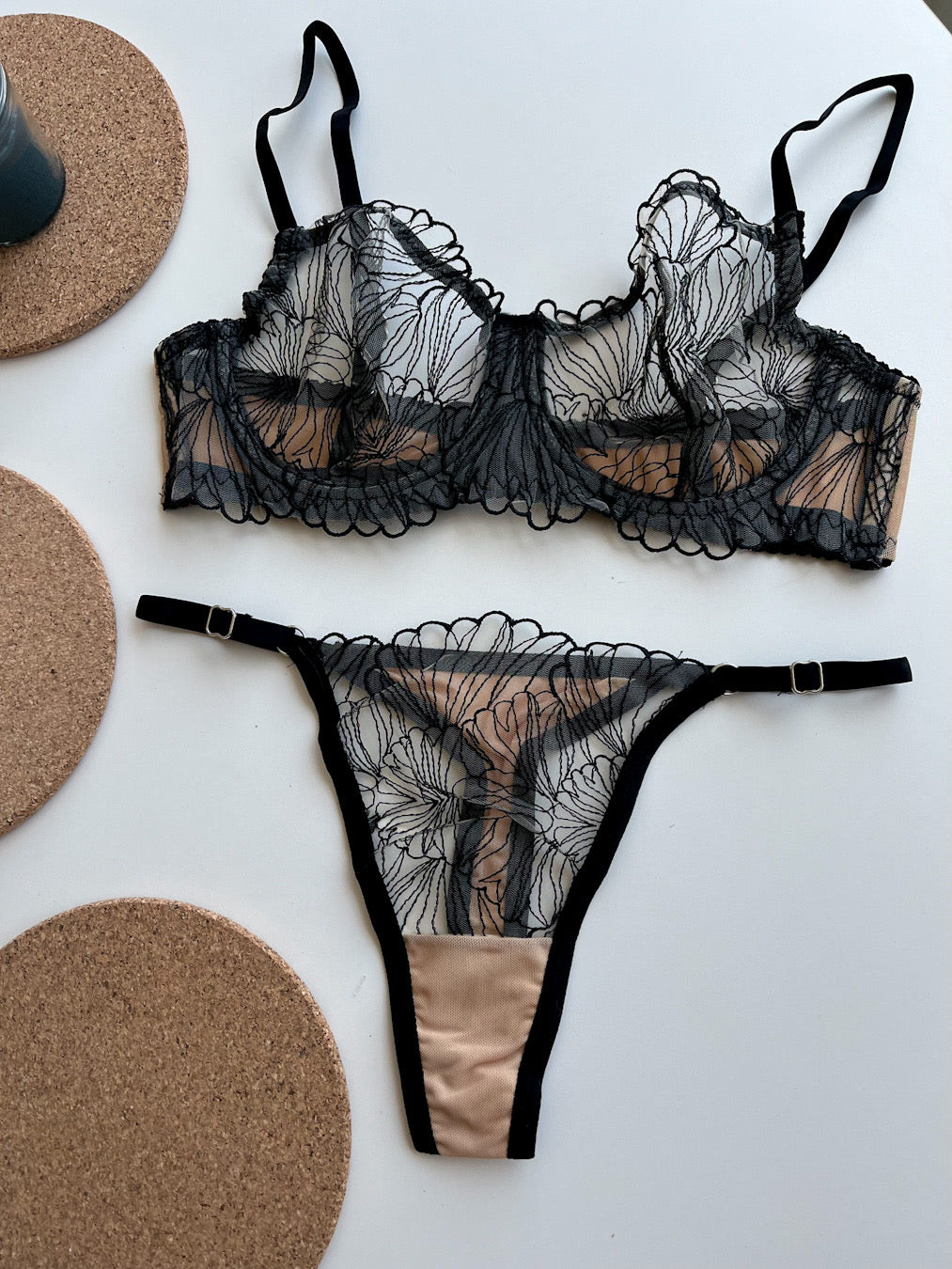 Siyah - Krem Kıvrım Detaylı Lingerie Takım