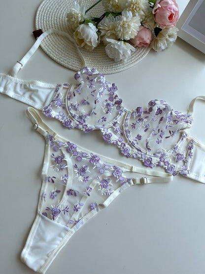 Mor Çiçek Detaylı Beyaz Lingerie Takım